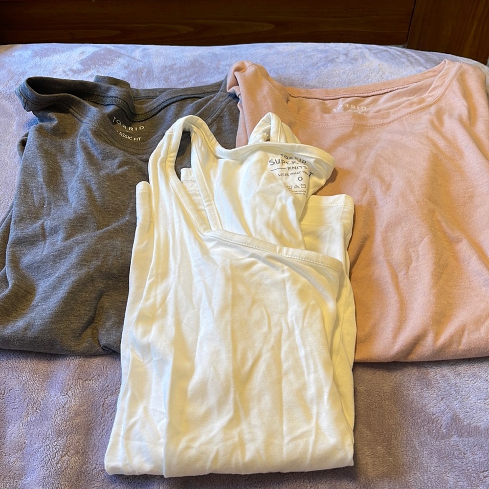 3 size 0 tops, 2 tees 1 tank solid colors